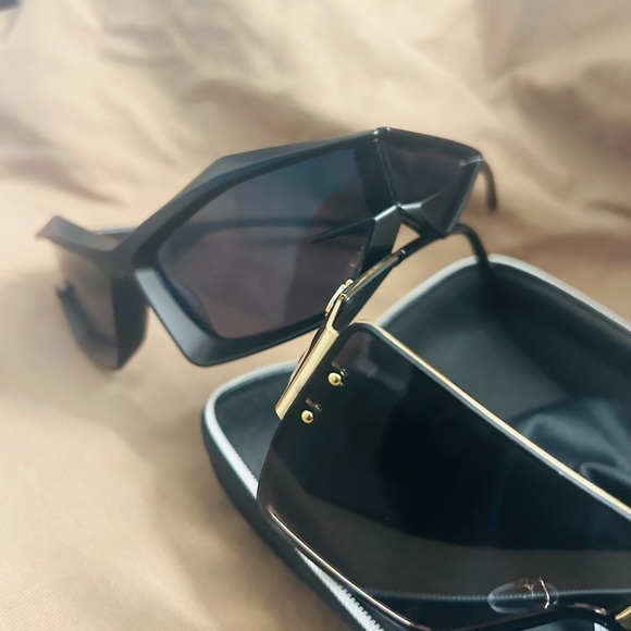 Glasses - Picture 3 of 5